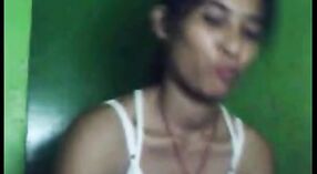 Соблазнительная индианка бхабха соблазняет своего сексуально возбужденного соседа в домашнем видео 1 минута 30 сек