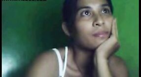 Verführerische indische bhabha verführt Ihren sexuell erregten Nachbarn in hausgemachtem video 2 min 30 s