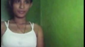 Verführerische indische bhabha verführt Ihren sexuell erregten Nachbarn in hausgemachtem video 3 min 30 s