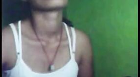Verführerische indische bhabha verführt Ihren sexuell erregten Nachbarn in hausgemachtem video 4 min 20 s