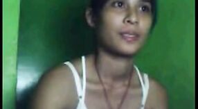 Verführerische indische bhabha verführt Ihren sexuell erregten Nachbarn in hausgemachtem video 1 min 00 s