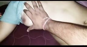 Indiase bhabhi gets seduced en fingered in desi porno video - 0 min 0 sec