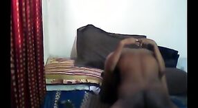 Adolescente india en posición de vaquera es golpeada en un video de sexo en casa 10 mín. 50 sec