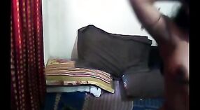 Adolescente india en posición de vaquera es golpeada en un video de sexo en casa 12 mín. 20 sec