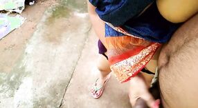 బిగ్ బూటీ మామ్ ఫామ్‌హౌస్ యొక్క పెరటిలో కొట్టబడుతుంది, ఆమె రొమ్ములపై కమ్‌షాట్‌తో ముగించింది 2 మిన్ 00 సెకను