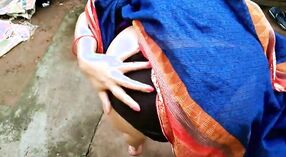 బిగ్ బూటీ మామ్ ఫామ్‌హౌస్ యొక్క పెరటిలో కొట్టబడుతుంది, ఆమె రొమ్ములపై కమ్‌షాట్‌తో ముగించింది 4 మిన్ 40 సెకను