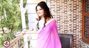 Dilettante collegio studente in un seducente sari pose per un caldo photo shoot 6 min 10 sec