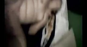 Volwassen Indiase tante met curvy figuur geniet van orale seks van haar minnaar 2 min 20 sec