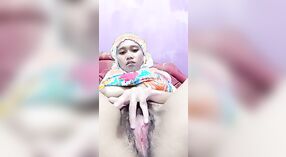 बिग बूब्स आणि केसाळ मांजरी असलेली भारतीय मुलगी नग्न एमएमसी व्हिडिओमध्ये खोडकर होते 2 मिन 20 सेकंद
