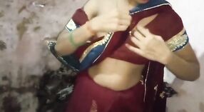 A actriz Desi XXX mostra o seu belo rabo enquanto é fodida pela primeira vez 3 minuto 20 SEC