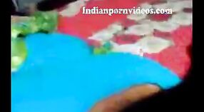 Indische Hausfrau Bangla wird vom großen Schwanz ihres Onkels geschlagen 1 min 40 s