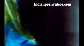 Indische Hausfrau Bangla wird vom großen Schwanz ihres Onkels geschlagen 0 min 40 s