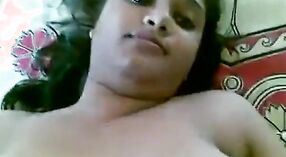 Belleza india madura de Pune se desnuda por primera vez en este video 3 mín. 00 sec