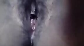 Sexy molliges Mädchen zieht sich aus und zeigt ihre Brüste im MMS-selfie-video 4 min 00 s