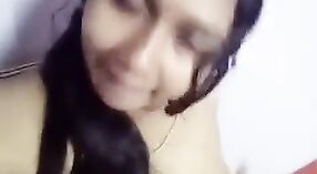 Sexy paffuto ragazza strisce e mostra le sue tette in MMS selfie video 4 min 40 sec