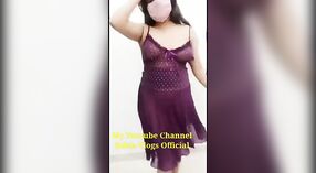 Desi's XXX Show zeigt ein charmantes pakistanisches Mädchen, das nackt tanzt und sich auszieht 0 min 40 s