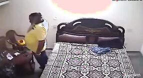インドの女は、ウェブカメラでパンジャビおじさんに叩かれます 0 分 0 秒