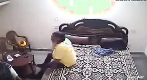 インドの女は、ウェブカメラでパンジャビおじさんに叩かれます 0 分 30 秒