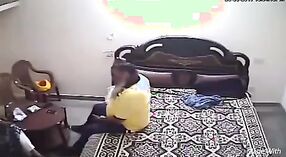 Indyjski dziwka dostaje waliło przez uncle Panjabi na kamera internetowa 0 / min 50 sec