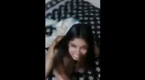Une indienne Bhabhi taquine et séduit son mari dans une vidéo chaude 1 minute 30 sec