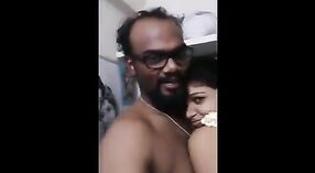Bhabhi indígena bebê teases e seduz dela marido em quente vídeo 2 minuto 40 SEC