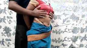 Bhabhi indio obtiene sexo duro del mensajero en este último video interracial 2 mín. 00 sec