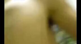 Adolescente Recebe Seu Bichano Apertado esticada por lagostins no banheiro 3 minuto 00 SEC