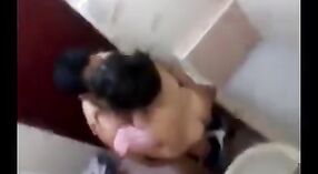 Video seks India dari kecantikan kantor berdada turun dan kotor 2 min 40 sec