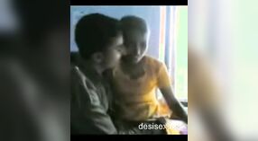 Миссионерские навыки тетушки подверглись испытанию в южноиндийском секс-видео 0 минута 0 сек