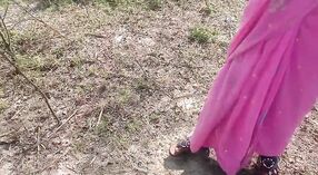 インドの女子高生の屋外セックスアドベンチャー 6 分 20 秒