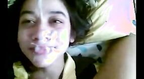 Adolescente de Noida recibe un facial después de una sesión carnal humeante 2 mín. 20 sec