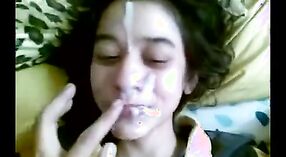Adolescente de Noida recibe un facial después de una sesión carnal humeante 2 mín. 40 sec