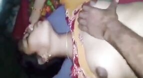 Vista de cerca del intenso puto coño de una esposa desi en un video porno casero 2 mín. 50 sec