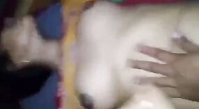 Tampilan close-up dari pussyfucking intens istri desi dalam video porno buatan sendiri 3 min 10 sec