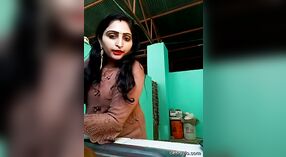 Desi bhabhi flaunts her beautiful breasts in the kitchen 3 min 40 sec