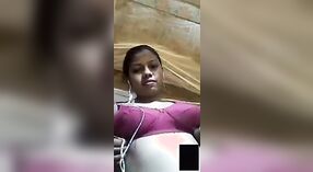 मोठ्या स्तनांसह भारतीय हौशी तिचा स्वत: ची निर्मित एमएमएस व्हिडिओ दाखवते 7 मिन 00 सेकंद