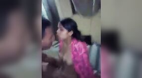 भारतीय शौकिया अश्लील वीडियो सुविधाएँ एक खूबसूरत लड़की उसके प्रेमी की सवारी 2 मिन 00 एसईसी