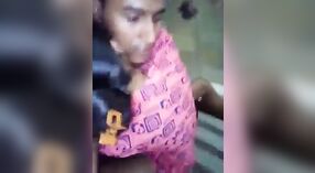 భారతీయ te త్సాహిక పోర్న్ వీడియోలో ఒక అందమైన అమ్మాయి తన ప్రియుడిని నడుపుతోంది 3 మిన్ 00 సెకను