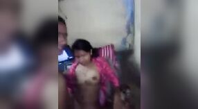 Indiano amatoriale video porno dispone di una splendida ragazza in sella al suo fidanzato 0 min 40 sec