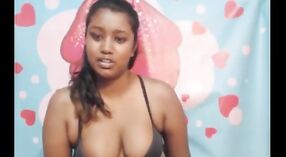 Webcam-sex mit einem indischen Mädchen in massiven Höschen und bikini 3 min 10 s
