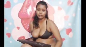 Seks webcam dengan seorang gadis India dengan celana dalam dan bikini besar 0 min 0 sec