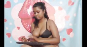 Sexo por webcam con una chica india en enormes bragas y bikini 0 mín. 40 sec