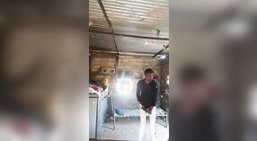 Bir köy kızı ve müvekkilinin yer aldığı Dehati'nin en ateşli seks videosu 3 dakika 50 saniyelik
