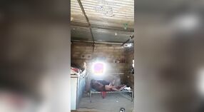 Bir köy kızı ve müvekkilinin yer aldığı Dehati'nin en ateşli seks videosu 5 dakika 50 saniyelik