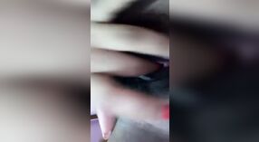 Adolescente india con coño mojado se masturba en un video humeante 2 mín. 10 sec