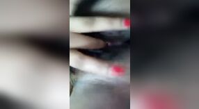 Ấn độ thiếu niên với ướt âm đạo masturbates trong một ướty video 2 tối thiểu 40 sn