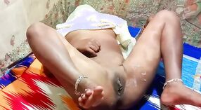 Koca götlü Hint bebeğim alır fucked Sabit içinde Hintçe Porno 10 dakika 20 saniyelik