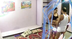 ಮೀಸೆ ಹಾಕಿದ ದೇಹವನ್ನು ಹೊಂದಿರುವ ದಕ್ಷಿಣ ಭಾರತೀಯ ಮಸಾಜ್ ಕ್ಲೈಂಟ್ನೊಂದಿಗೆ ಗುಪ್ತ ಲೈಂಗಿಕತೆಯಲ್ಲಿ ತೊಡಗುತ್ತಾನೆ 1 ನಿಮಿಷ 20 ಸೆಕೆಂಡು