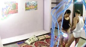 ಮೀಸೆ ಹಾಕಿದ ದೇಹವನ್ನು ಹೊಂದಿರುವ ದಕ್ಷಿಣ ಭಾರತೀಯ ಮಸಾಜ್ ಕ್ಲೈಂಟ್ನೊಂದಿಗೆ ಗುಪ್ತ ಲೈಂಗಿಕತೆಯಲ್ಲಿ ತೊಡಗುತ್ತಾನೆ 1 ನಿಮಿಷ 30 ಸೆಕೆಂಡು