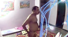 Южноиндийский массажист с усатым телом занимается скрытым сексом с клиенткой 2 минута 20 сек